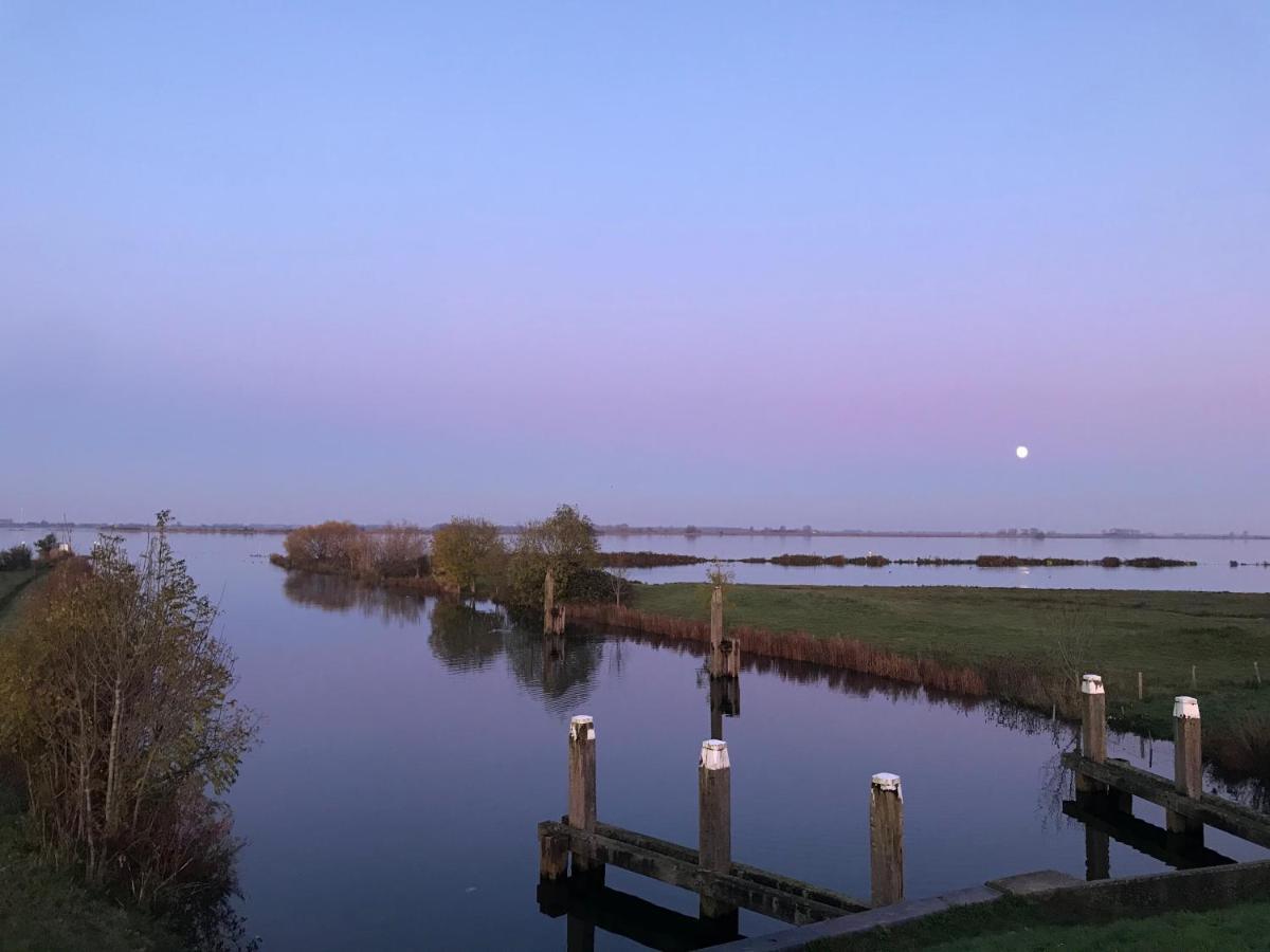 B&B Logeren Bij De Burgemeester Stad aan 't Haringvliet ภายนอก รูปภาพ