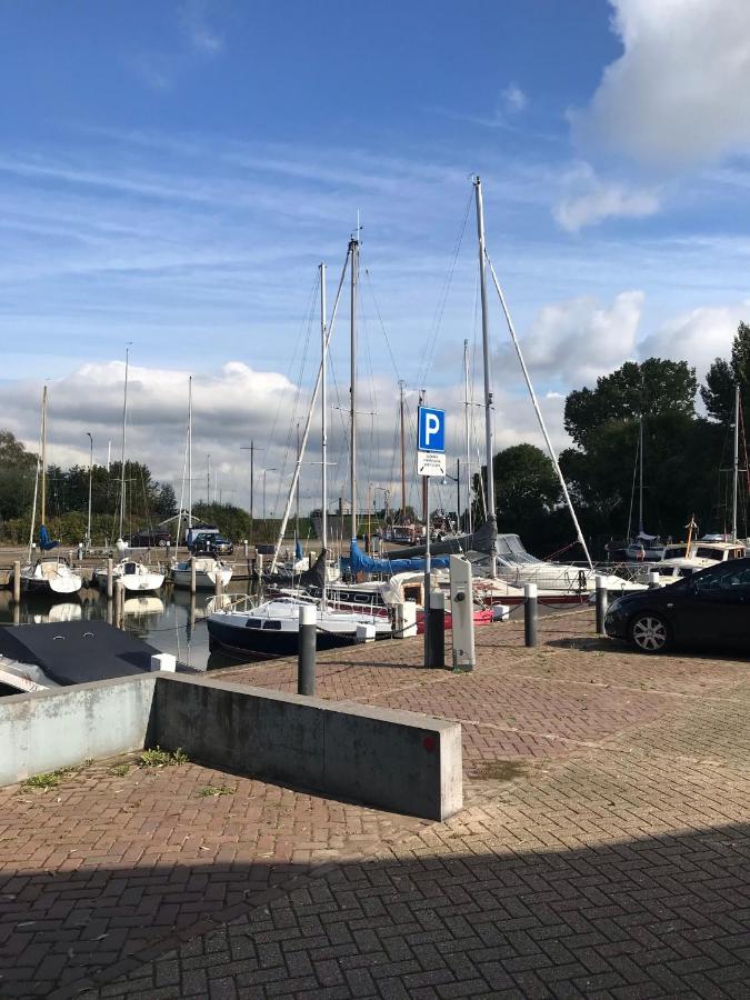 B&B Logeren Bij De Burgemeester Stad aan 't Haringvliet ภายนอก รูปภาพ